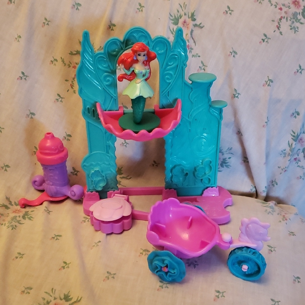Play-Doh Disney The Little Mermaid Ariel's Undersea Castle W/O Box Incomplete.